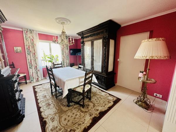 Hyères  Grand appartement traversant avec terrasses et garage