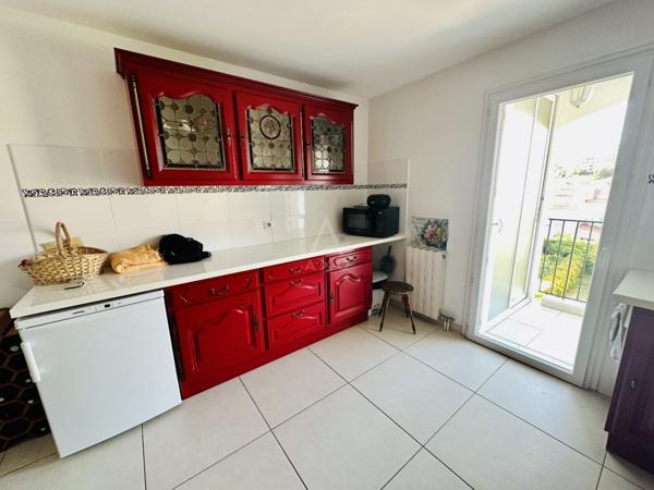 Hyères  Grand appartement traversant avec terrasses et garage