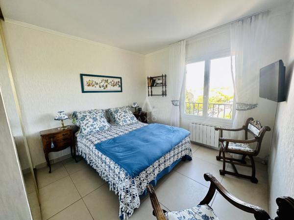 Hyères  Grand appartement traversant avec terrasses et garage
