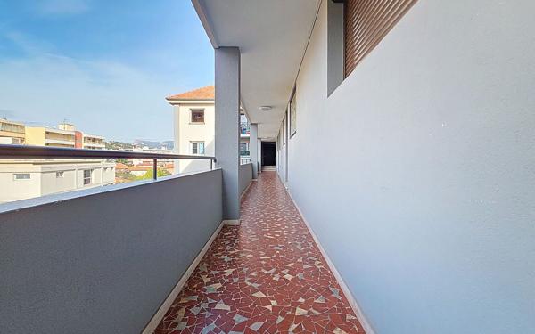 Appartement à vendre    3 pièces • 51 m2 Saint-Laurent-du-Var