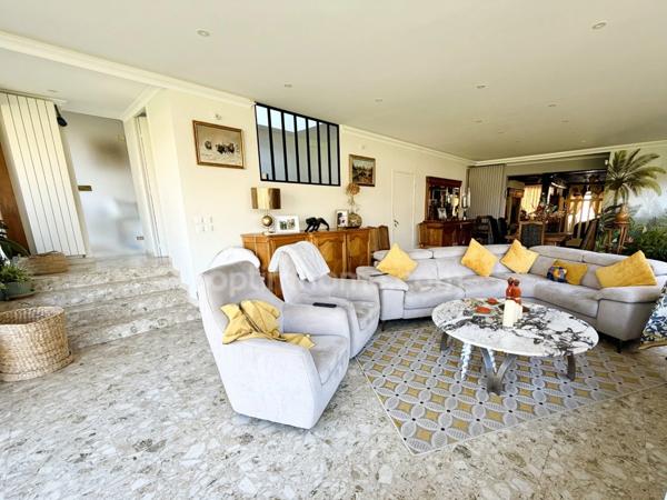 Élégante demeure bourgeoise du XIXᵉ – Parc paysager - Centre bourg- Saint-Julien-le-Faucon (14140)