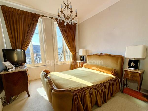 Élégante demeure bourgeoise du XIXᵉ – Parc paysager - Centre bourg- Saint-Julien-le-Faucon (14140)