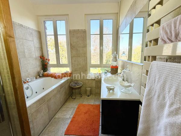 Élégante demeure bourgeoise du XIXᵉ – Parc paysager - Centre bourg- Saint-Julien-le-Faucon (14140)