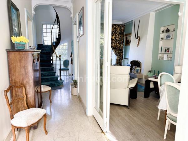 Élégante demeure bourgeoise du XIXᵉ – Parc paysager - Centre bourg- Saint-Julien-le-Faucon (14140)