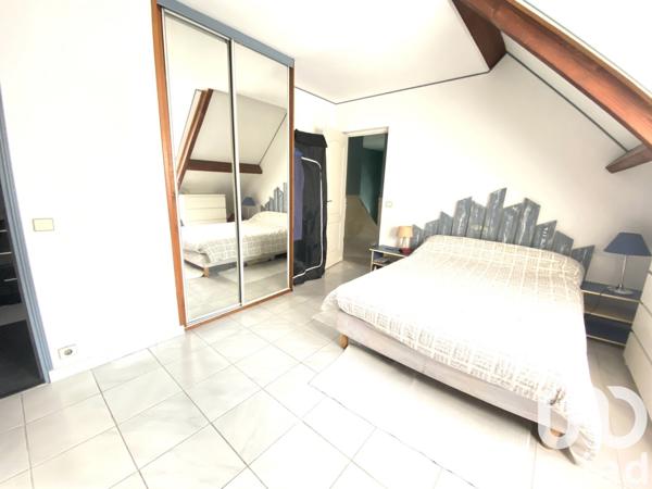 Maison traditionnelle 7 pièces de 200 m² à Villejuif (94800)