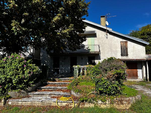 Maison Loriol Sur Drome 8 pièce(s) 191 m2, a renover, avec piscine et jardin, 5 chambres et studio