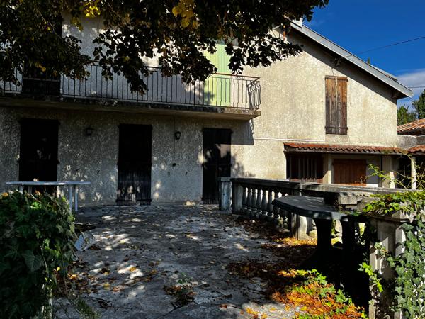 Maison Loriol Sur Drome 8 pièce(s) 191 m2, a renover, avec piscine et jardin, 5 chambres et studio