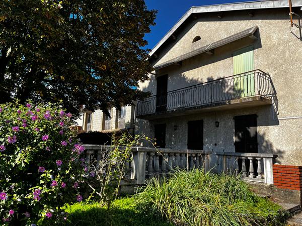 Maison Loriol Sur Drome 8 pièce(s) 191 m2, a renover, avec piscine et jardin, 5 chambres et studio