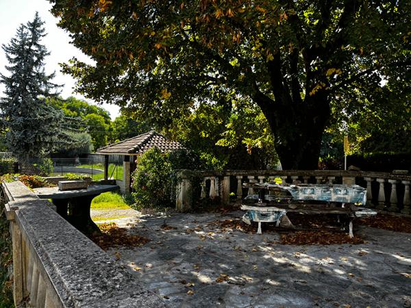 Maison Loriol Sur Drome 8 pièce(s) 191 m2, a renover, avec piscine et jardin, 5 chambres et studio