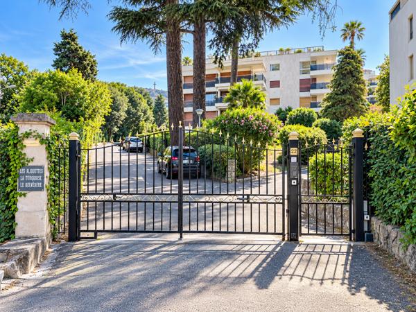 CANNES, MONTFLEURY - APPARTEMENT 3 PIECES À RENOVER