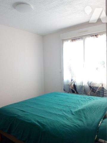 VILLAINES-LA-JUHEL (53), proche commodités, maison d'habitation surélevée sur sous-sol, mitoyen...