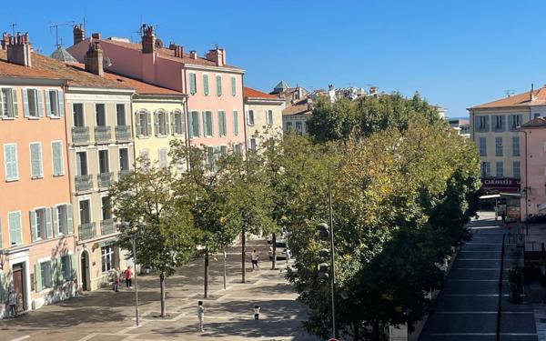 Appartement à vendre    4 pièces • 103 m2 Hyères