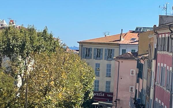 Appartement à vendre    4 pièces • 103 m2 Hyères