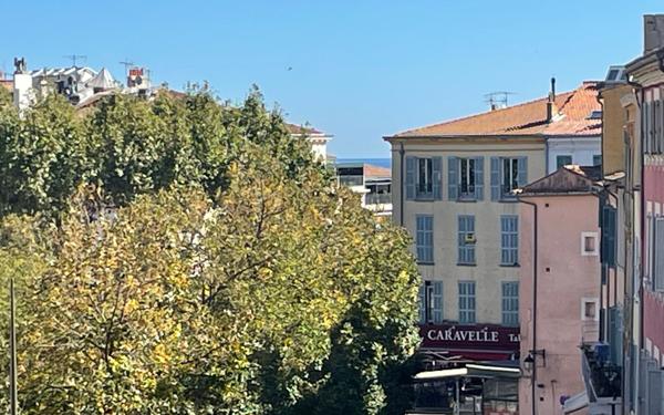 Appartement à vendre    4 pièces • 103 m2 Hyères