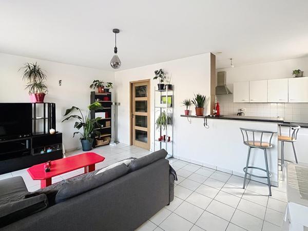 Emplacement idéal pour ce T3 avec terrasse Ouest