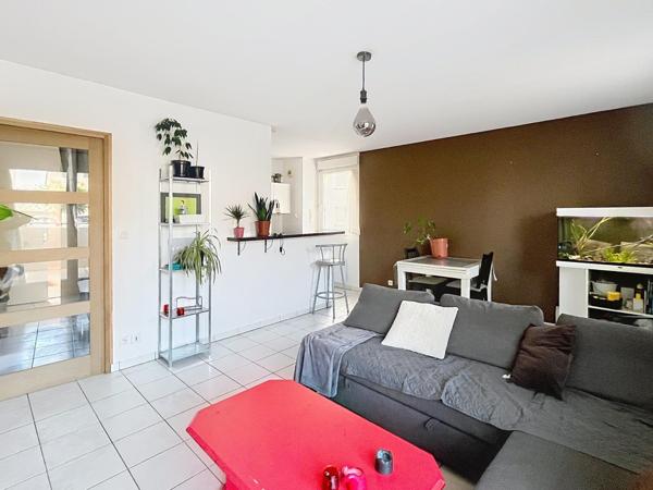 Emplacement idéal pour ce T3 avec terrasse Ouest