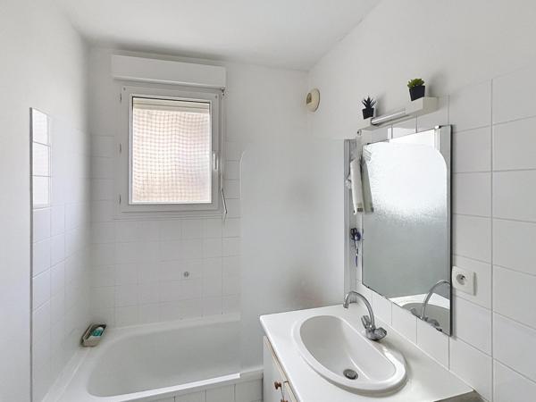 Emplacement idéal pour ce T3 avec terrasse Ouest