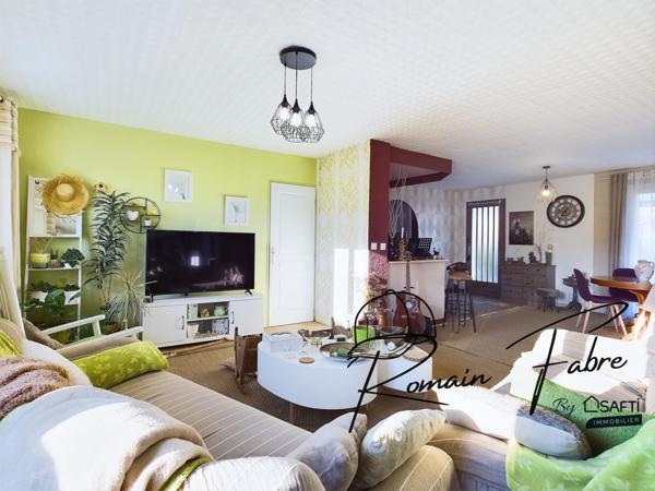 Maison de plain-pied rénovée avec goût, 2 chambres, garage et beau terrain