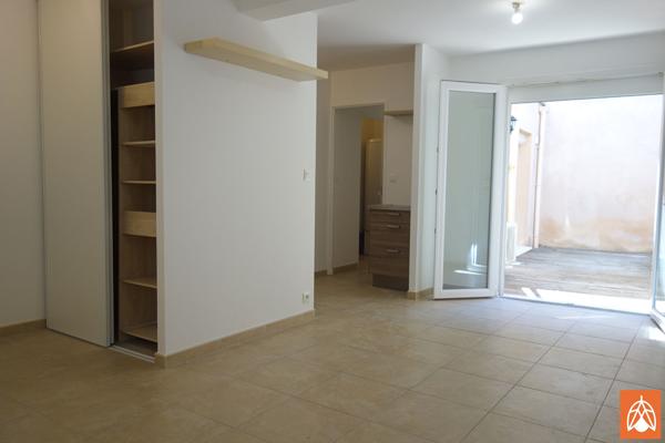 Appartement RDJ de type 2 - 41m² - Pélissanne Pelissanne Appartement RDJ de type 2 - 41m² - Pélissanne Pelissanne