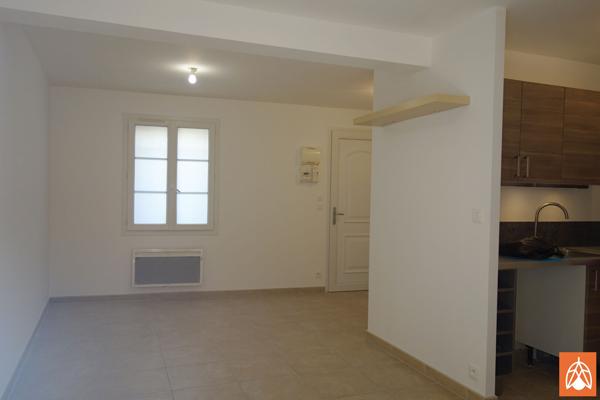 Appartement RDJ de type 2 - 41m² - Pélissanne Pelissanne Appartement RDJ de type 2 - 41m² - Pélissanne Pelissanne