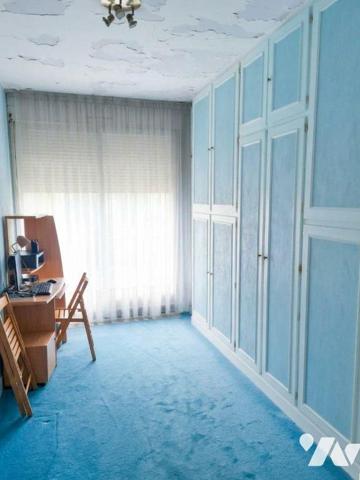 A 150m à pied de la station Rue de la Pompe (M9), venez visiter ce bel appartement de type T4, ...