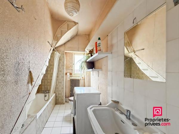 Immeuble Quarre Les Tombes 6 pièce(s) 143 m2