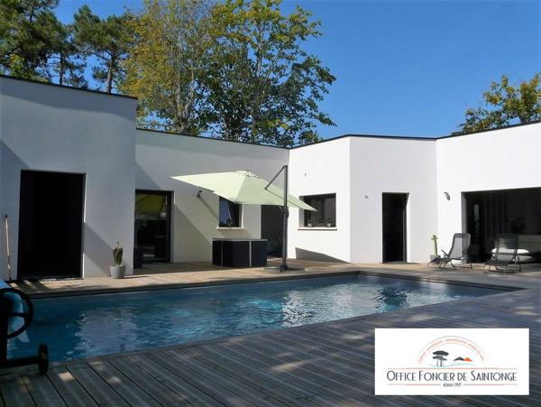 Villa contemporaine à toit plat 