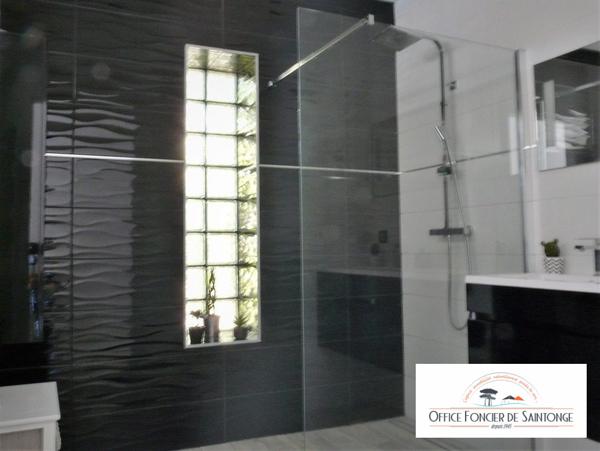 Villa contemporaine à toit plat 