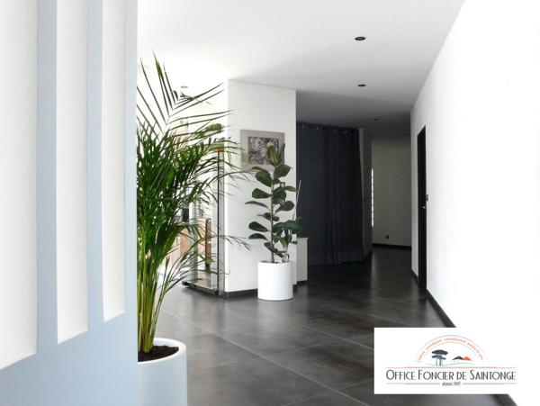 Villa contemporaine à toit plat 