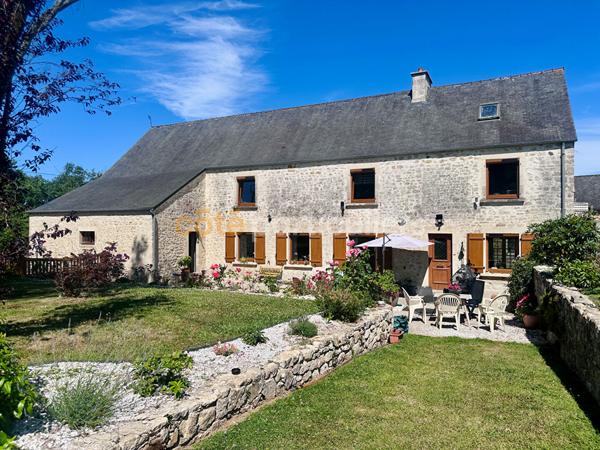 Vente
                Maison216 m² - 7 Pièces -
                    VALOGNES (50700)