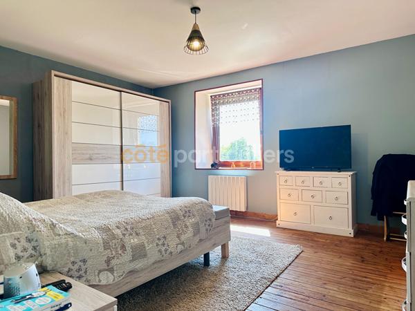 Vente
                Maison216 m² - 7 Pièces -
                    VALOGNES (50700)