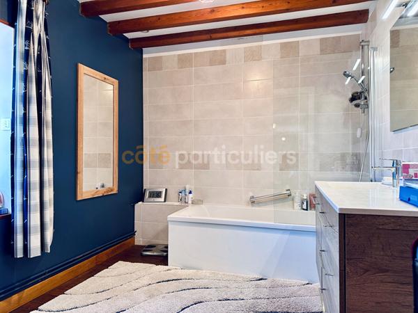 Vente
                Maison216 m² - 7 Pièces -
                    VALOGNES (50700)