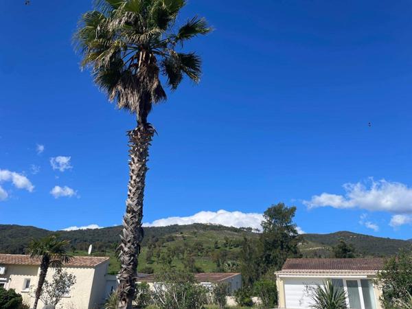 Magnifique propriété composée d'une maison et deux appartements, vue montagnes