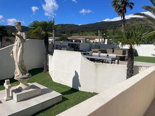 Magnifique propriété composée d'une maison et deux appartements, vue montagnes