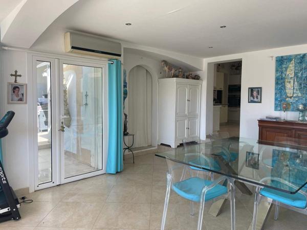 Magnifique propriété composée d'une maison et deux appartements, vue montagnes