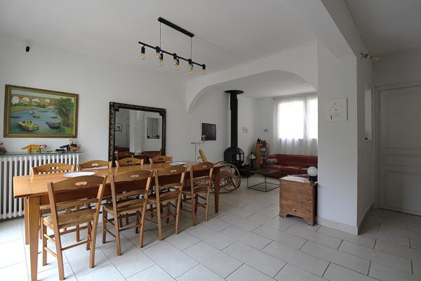 Lumineuse Maison à vendre de 165m2 sur 297 m2 de terrain clos