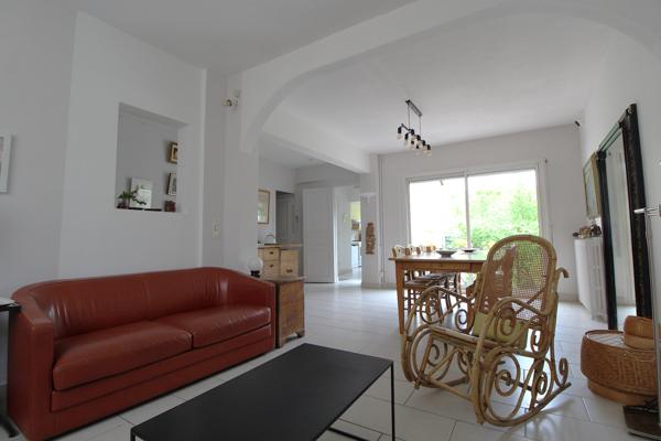 Lumineuse Maison à vendre de 165m2 sur 297 m2 de terrain clos