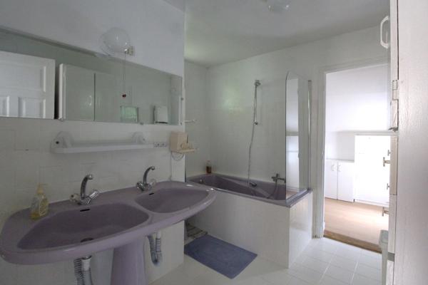 Lumineuse Maison à vendre de 165m2 sur 297 m2 de terrain clos