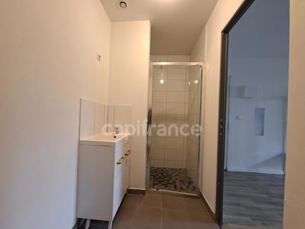 Chambre 19 m² avec salle d'eau et WC privatifs – Colocation meublée – 460 € CC – Roubaix