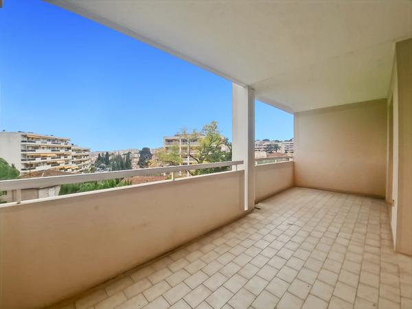 Le Cannet- 3 pièces 72 m² traversant, avec piscine et stationnement