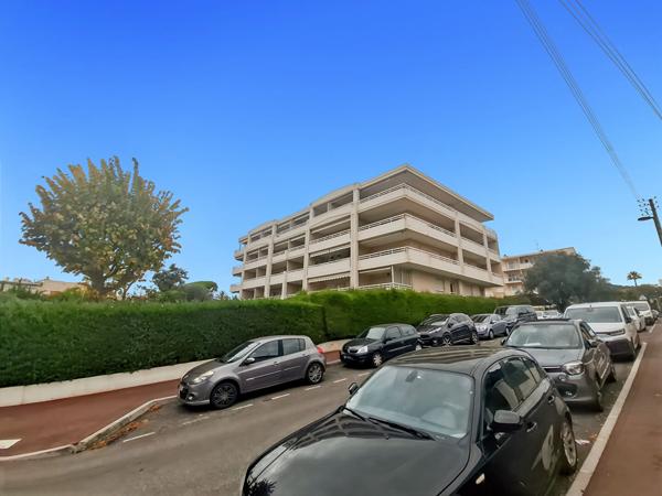 Le Cannet- 3 pièces 72 m² traversant, avec piscine et stationnement