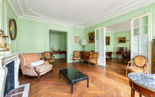 Appartement à vendre    5 pièces • 149,31 m2 Paris 17