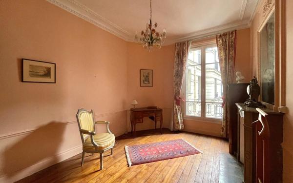 Appartement à vendre    5 pièces • 149,31 m2 Paris 17