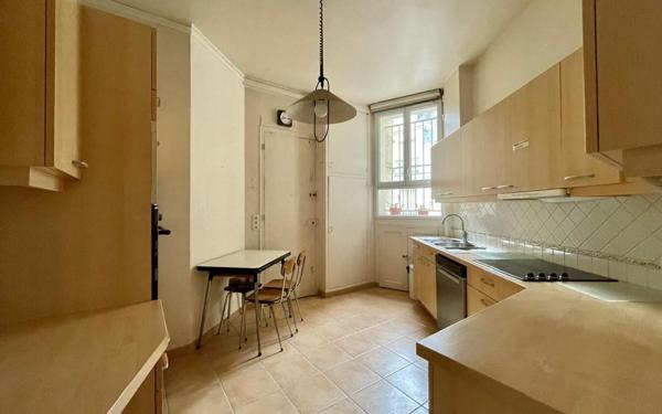 Appartement à vendre    5 pièces • 149,31 m2 Paris 17