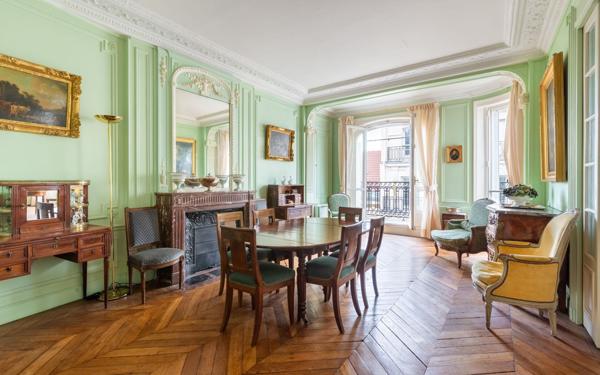 Appartement à vendre    5 pièces • 149,31 m2 Paris 17