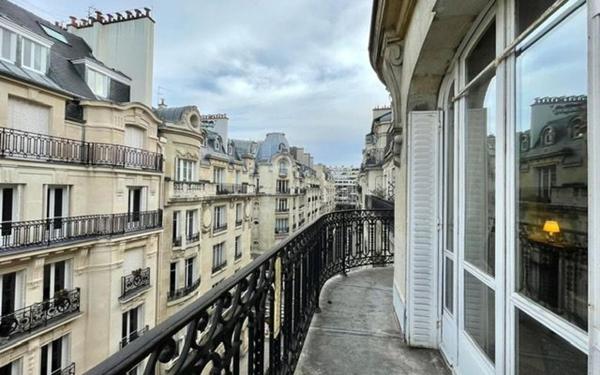 Appartement à vendre    5 pièces • 149,31 m2 Paris 17