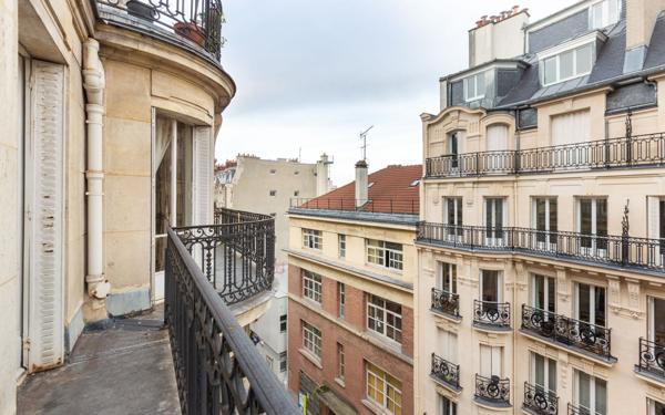 Appartement à vendre    5 pièces • 149,31 m2 Paris 17