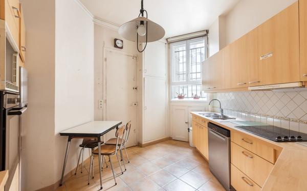 Appartement à vendre    5 pièces • 149,31 m2 Paris 17