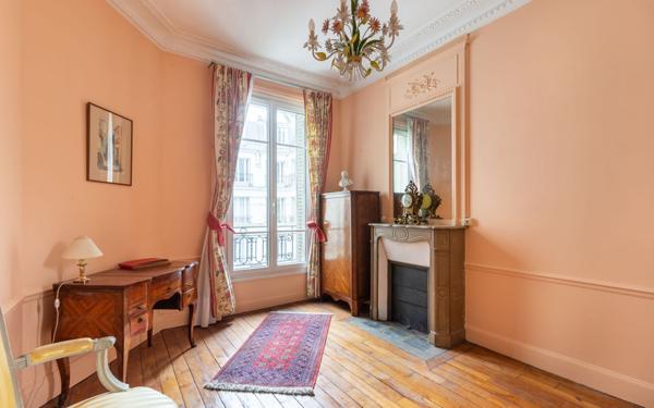 Appartement à vendre    5 pièces • 149,31 m2 Paris 17