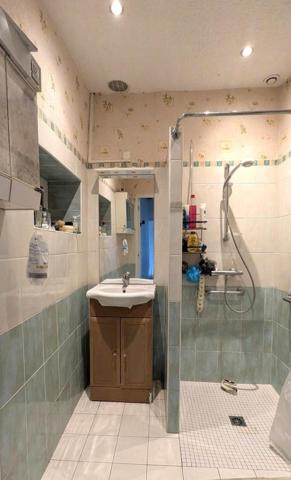 Maison ancienne à finir de restaurer avec terrain